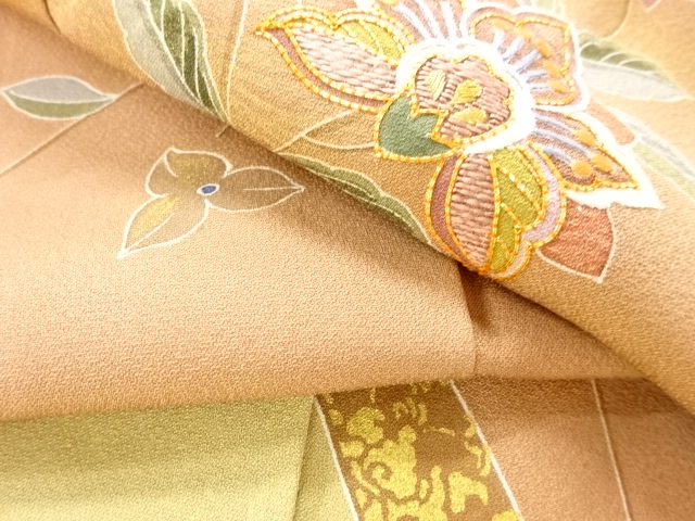  唐花模様刺繍訪問着